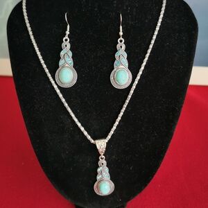 #9~NWOT. Necklace and earring set.